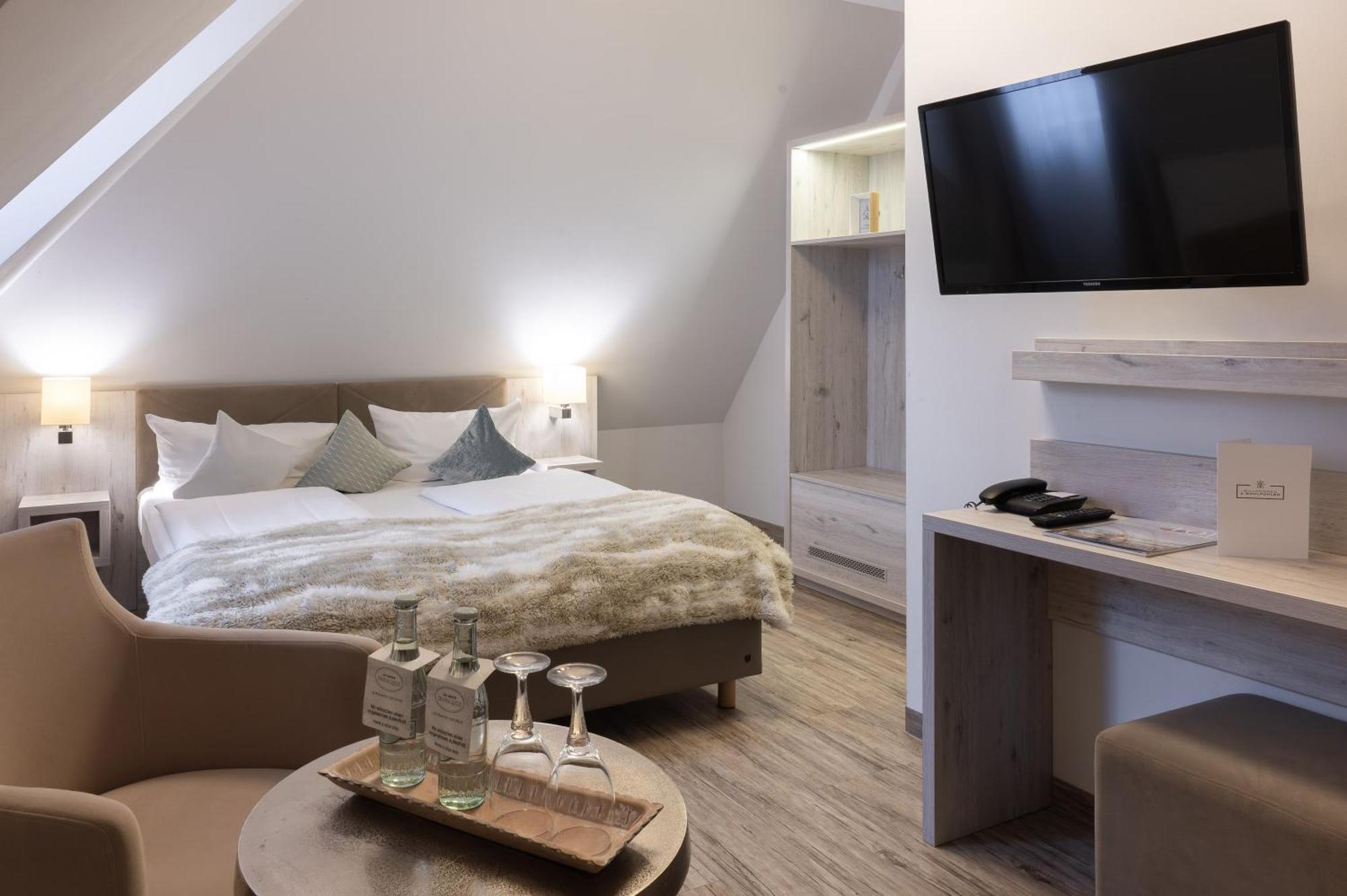Landhotel 3Kronen Adelsdorf 外观 照片