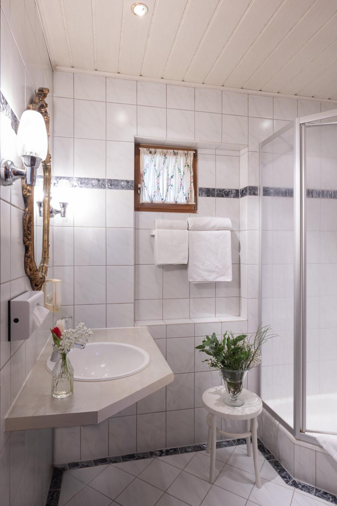 Landhotel 3Kronen Adelsdorf 外观 照片