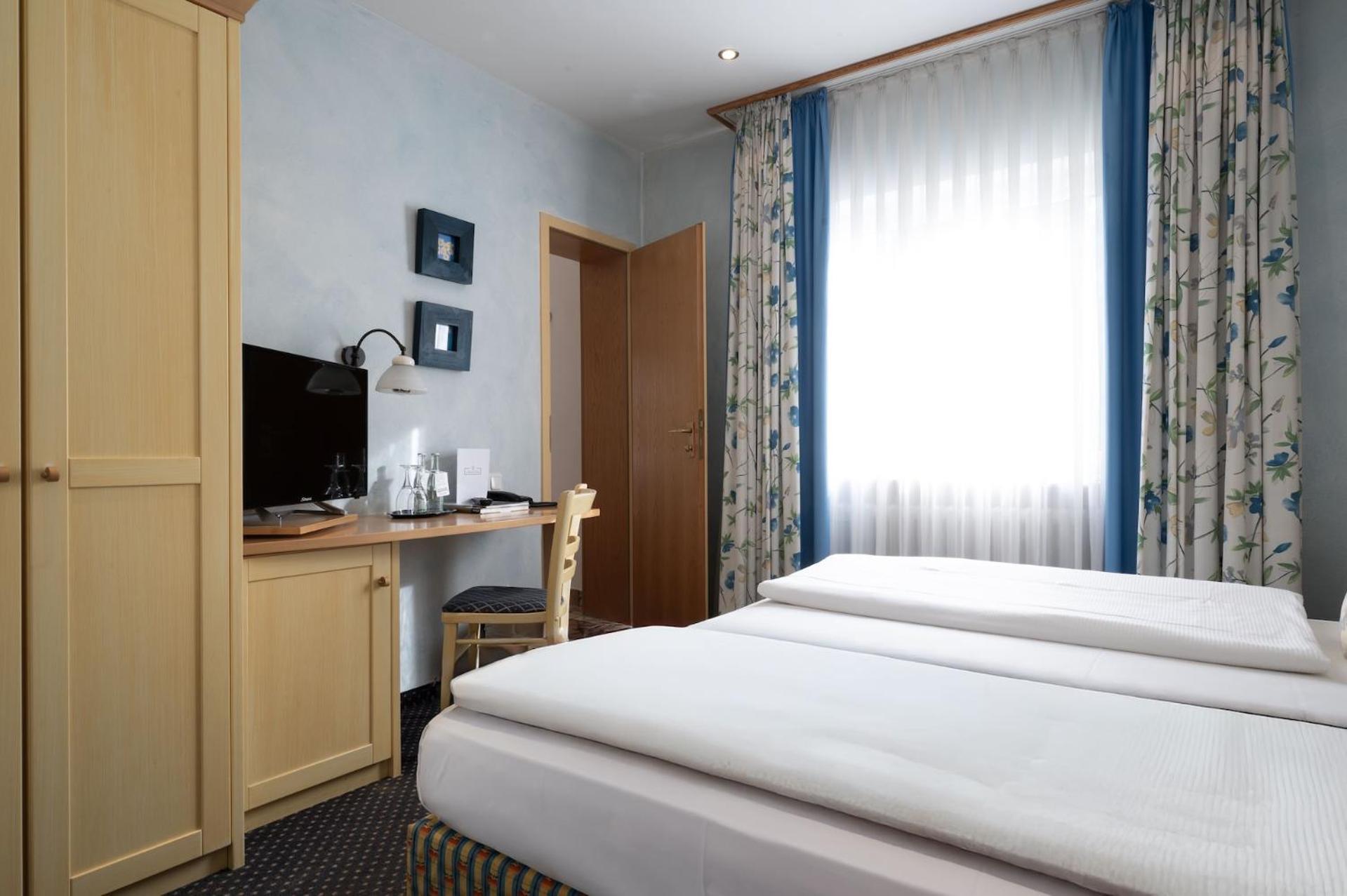 Landhotel 3Kronen Adelsdorf 外观 照片